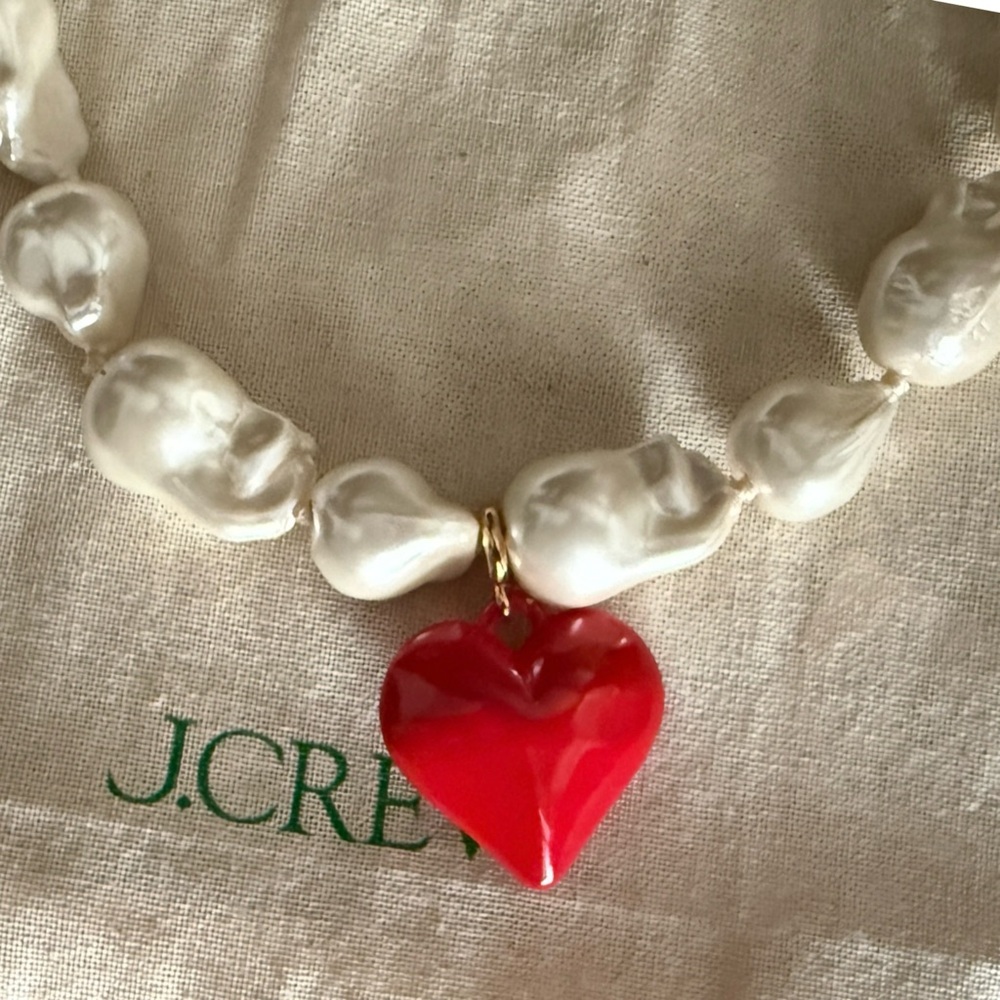 SALE🎄🎄🎄🎄 J Crew Baroque Pearl Necklace with Red Heart Pendant - NWOT - Picture 5 of 5